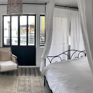 Appartement Sur L'eau Avec Parking Paris